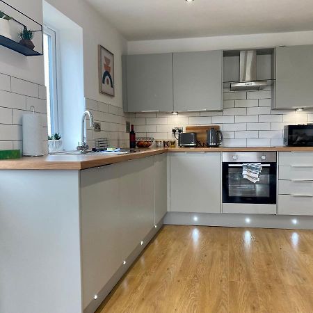 Modern 2 Bed Apartment/Free Parking/Near City/Self-Check In Handsworth Dış mekan fotoğraf