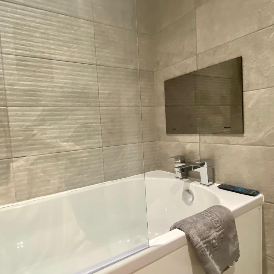 Modern 2 Bed Apartment/Free Parking/Near City/Self-Check In Handsworth Dış mekan fotoğraf