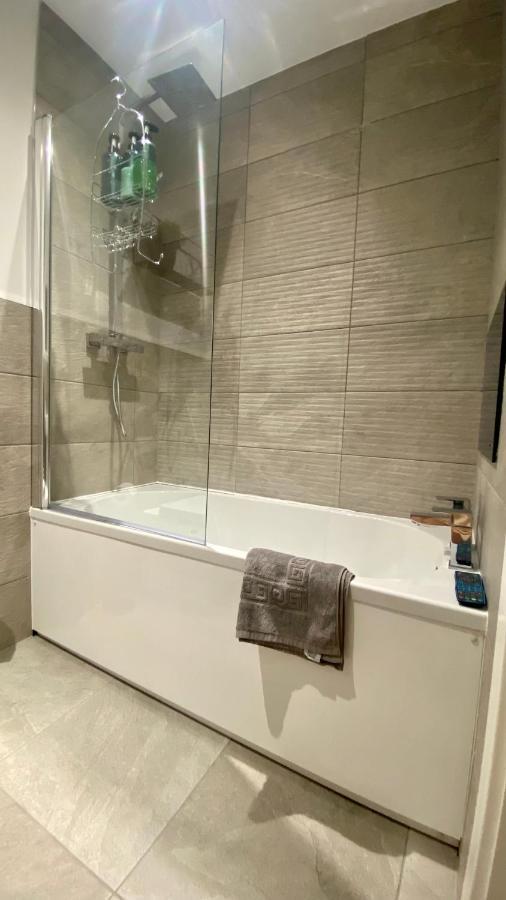 Modern 2 Bed Apartment/Free Parking/Near City/Self-Check In Handsworth Dış mekan fotoğraf